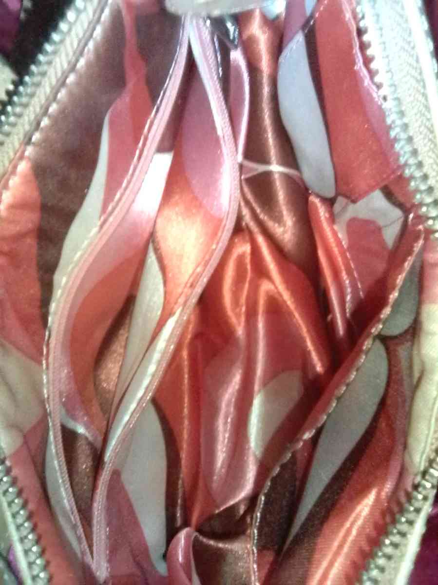 guess bag - Merritt Island, Florida - FleaMarketBay