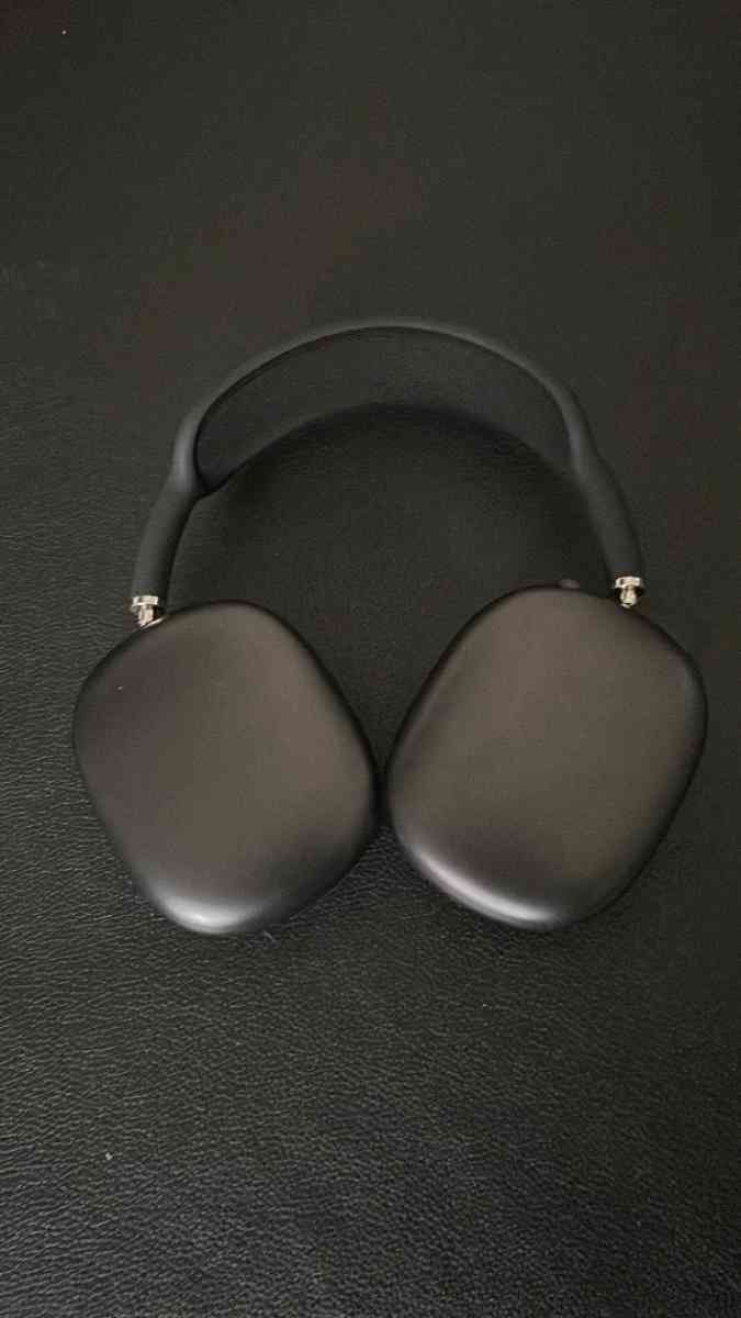 AlRPODS MAX NEGOTIABLE - Charlotte, North Carolina - FleaMarketBay