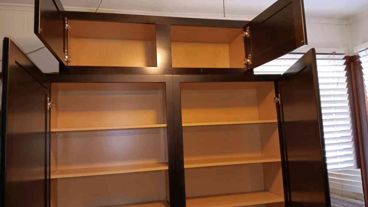 Kitchen Cabinets - Zephyrhills, Florida - FleaMarketBay