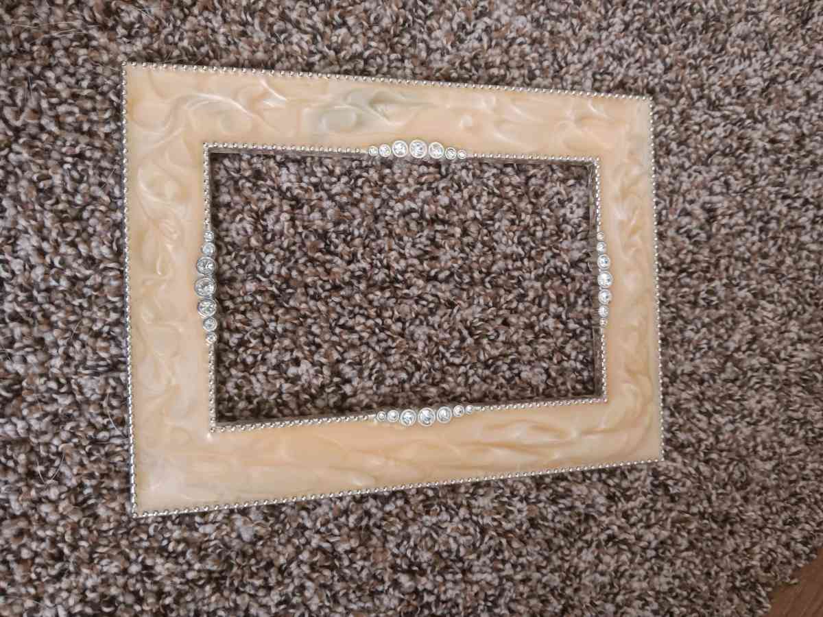 Picture frame - Clinton, Missouri - FleaMarketBay
