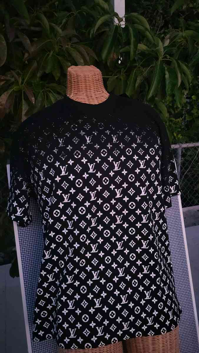 LV tshirt - Naples, Florida - FleaMarketBay