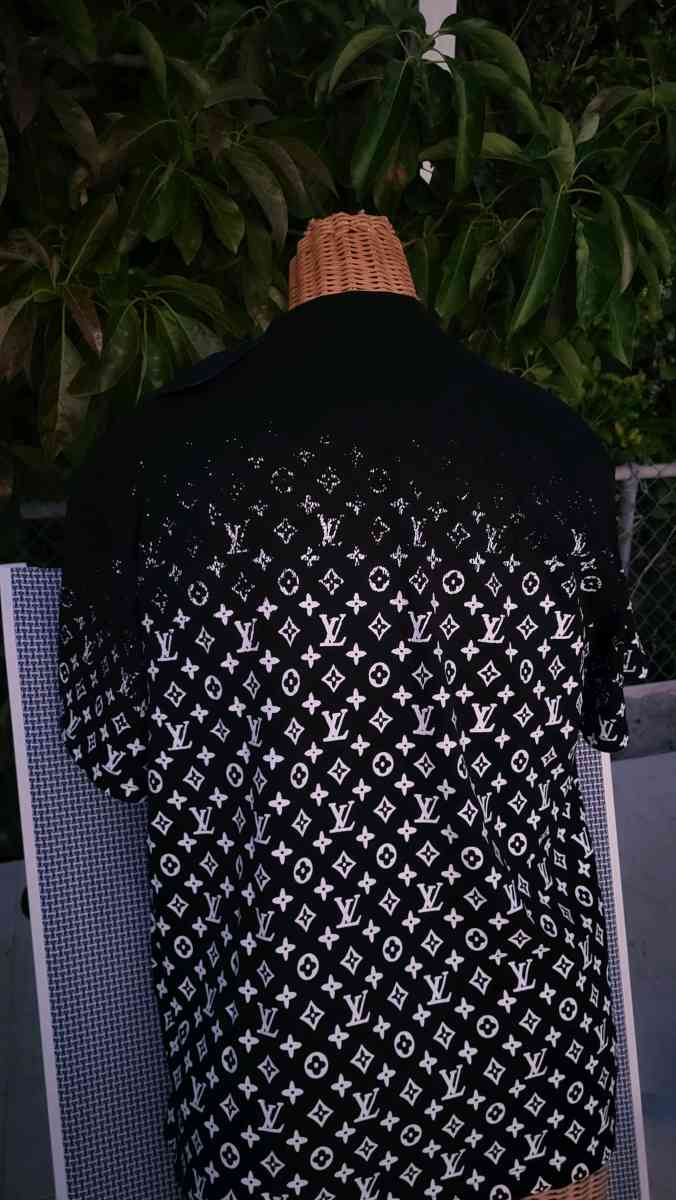 LV tshirt - Naples, Florida - FleaMarketBay