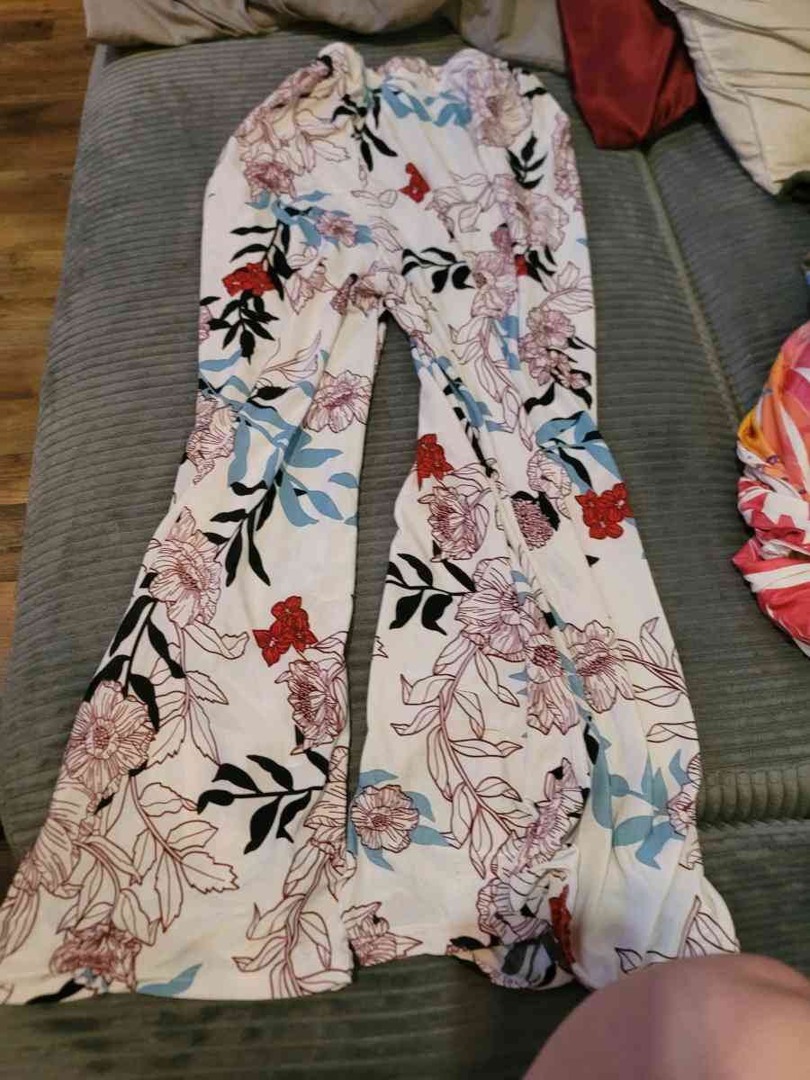 two piece set - Altamonte Springs, Florida - FleaMarketBay