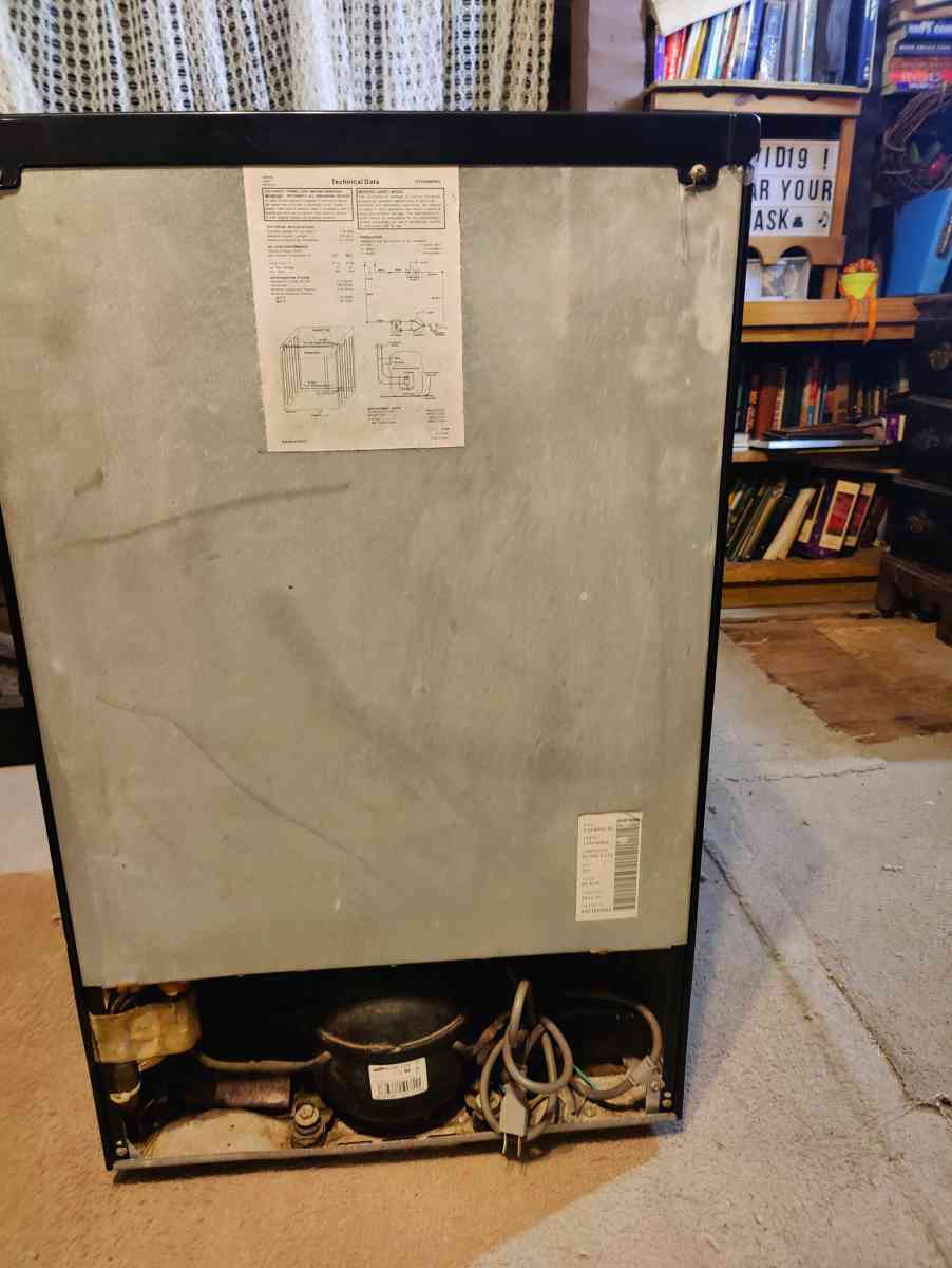 mini refrigerator - Flat Rock, North Carolina - FleaMarketBay