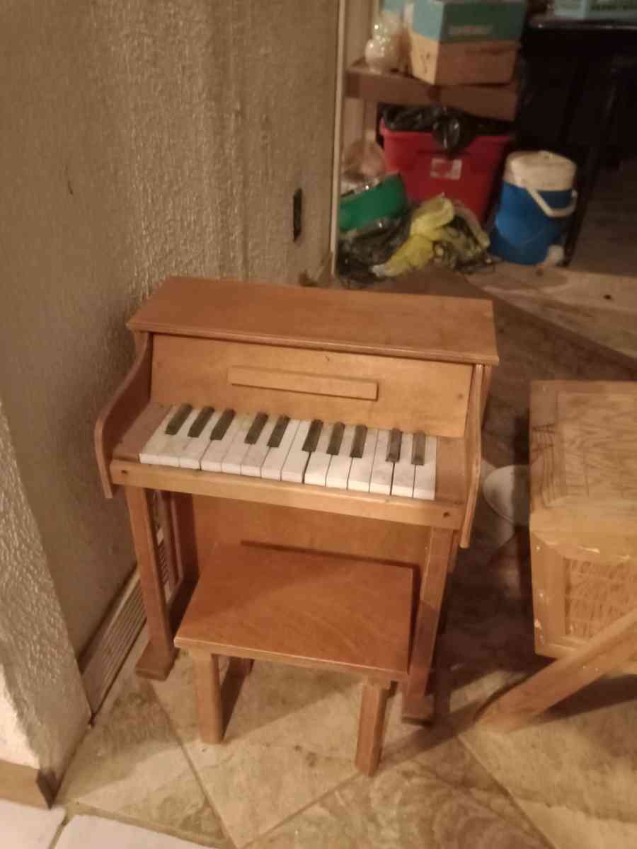 vintage 24 key Casspinette child toy piano - Newcastle, Oklahoma - FleaMarketBay
