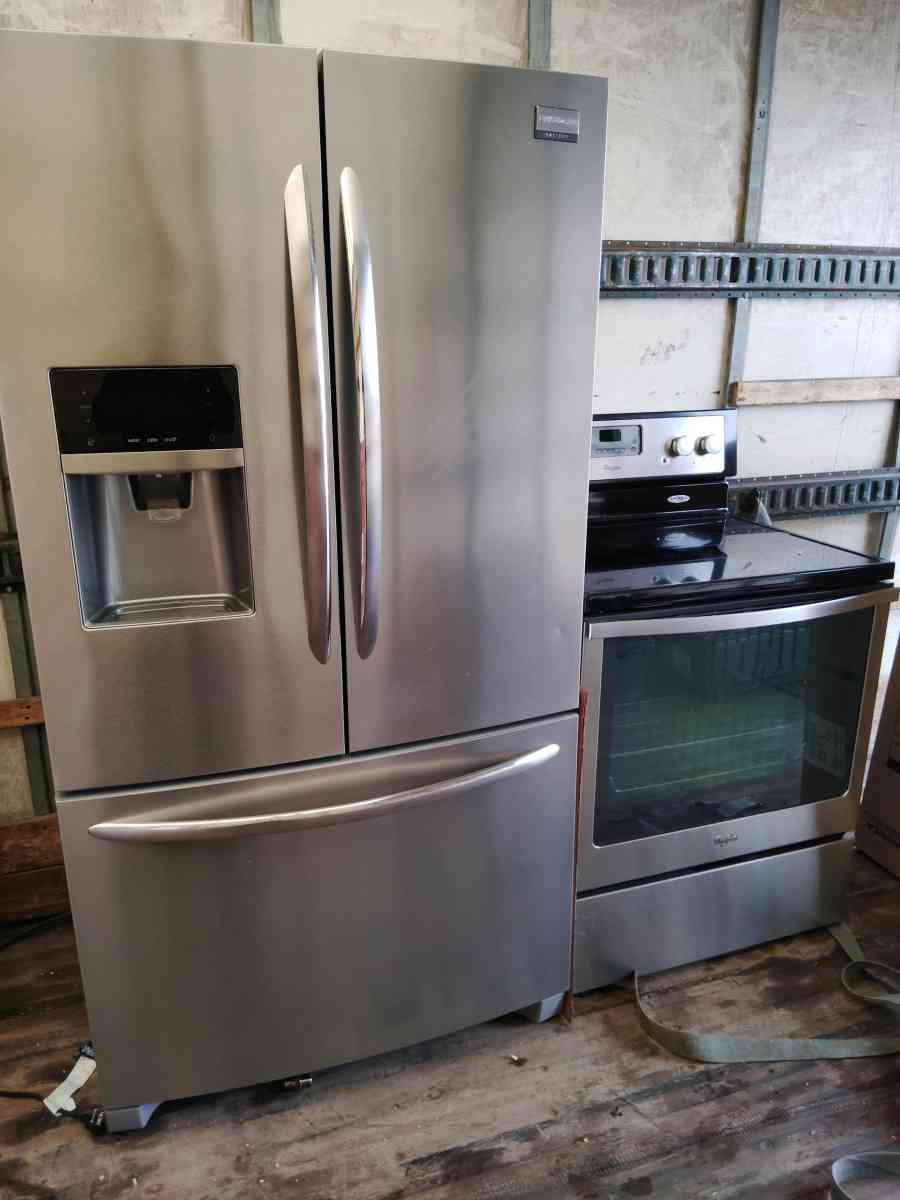 refrigerator and stove - Dearborn Heights, Michigan - FleaMarketBay