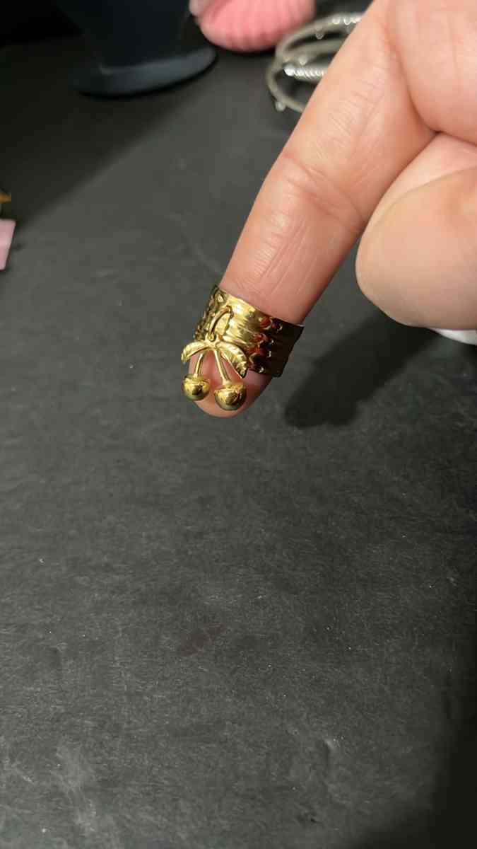 18 k gold filled over stainless steel - Fall River, Massachusetts - FleaMarketBay