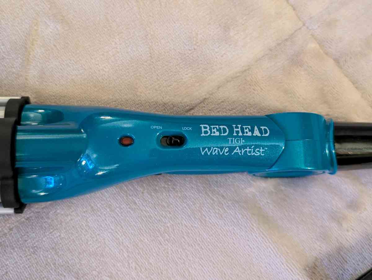 Bed Head Tourmaline  Ceramic Deep Hair Waver Turquoise - Ashtabula, Ohio - FleaMarketBay