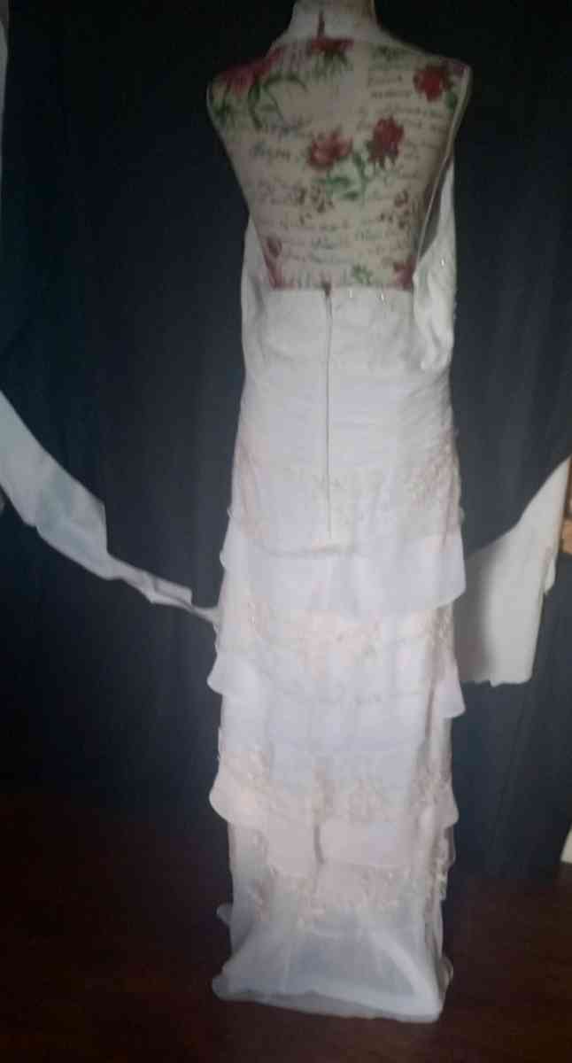 wedding dress - Ranson, West Virginia - FleaMarketBay