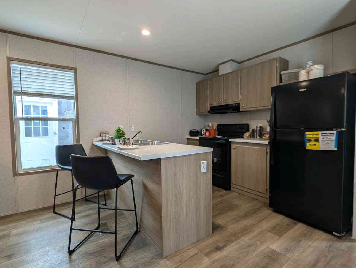 Singlewide Champion Home with 3 bedrooms and 2 bathrooms - New Braunfels, Texas - FleaMarketBay