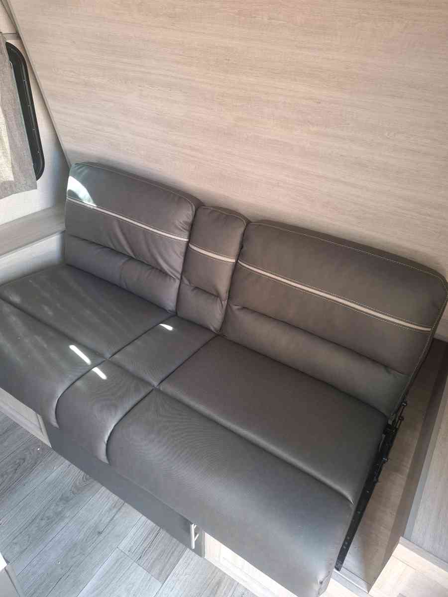 Catalina camper with bunkbeds slidout boughtit new use 3 tim - Clemson, South Carolina - FleaMarketBay