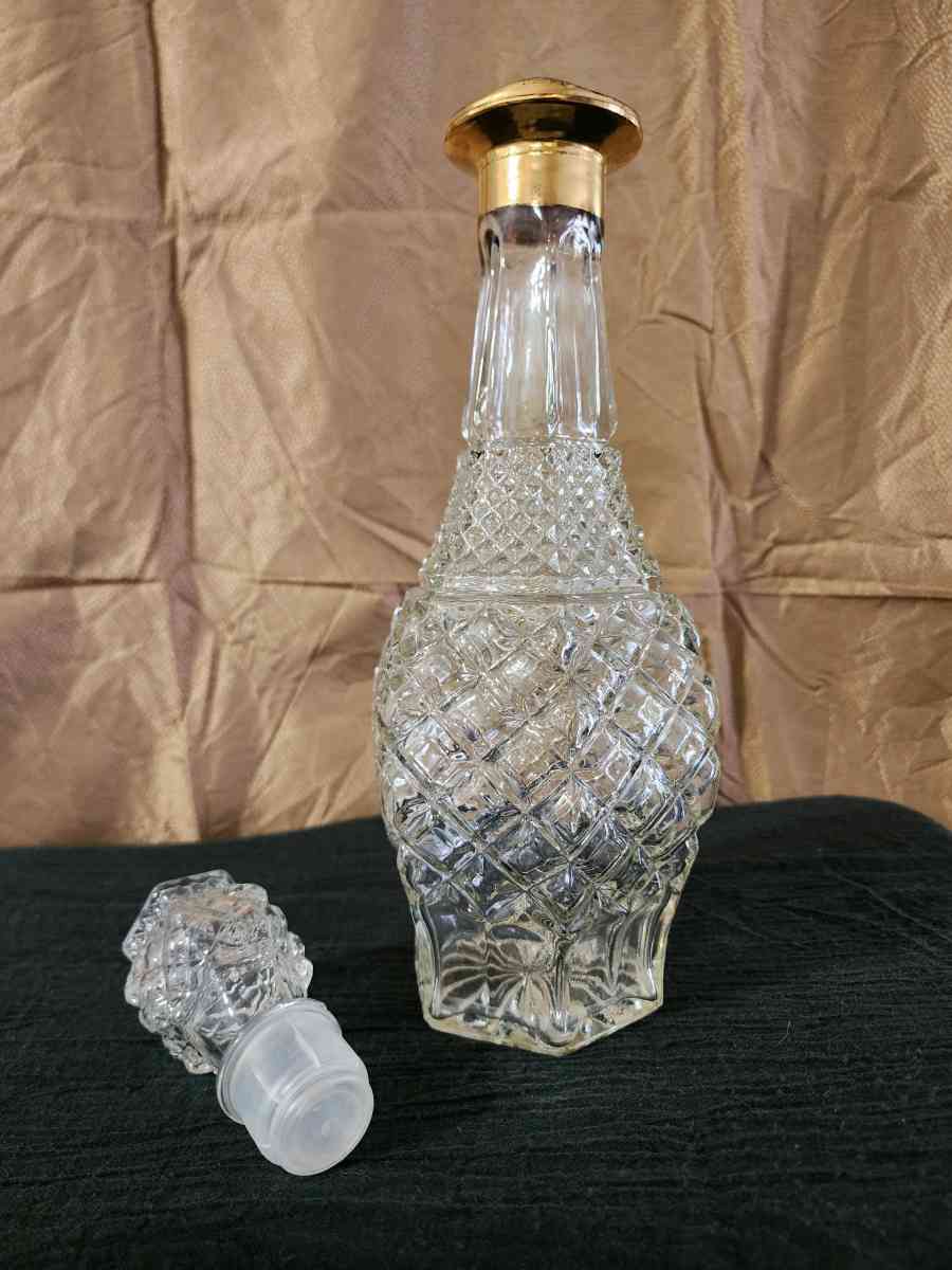 Vintage wine decanter - Knoxville, Tennessee - FleaMarketBay