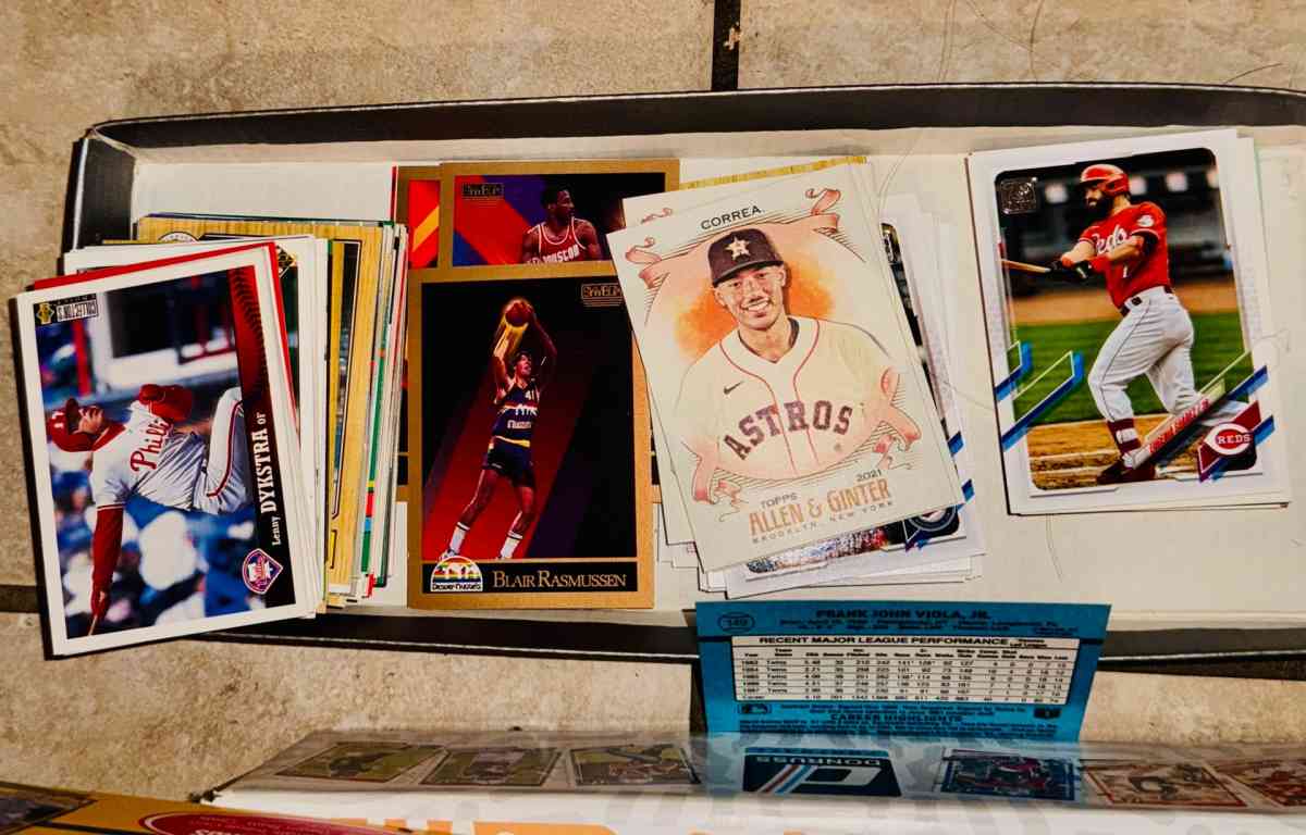 sports cards lot - Escondido, California - FleaMarketBay