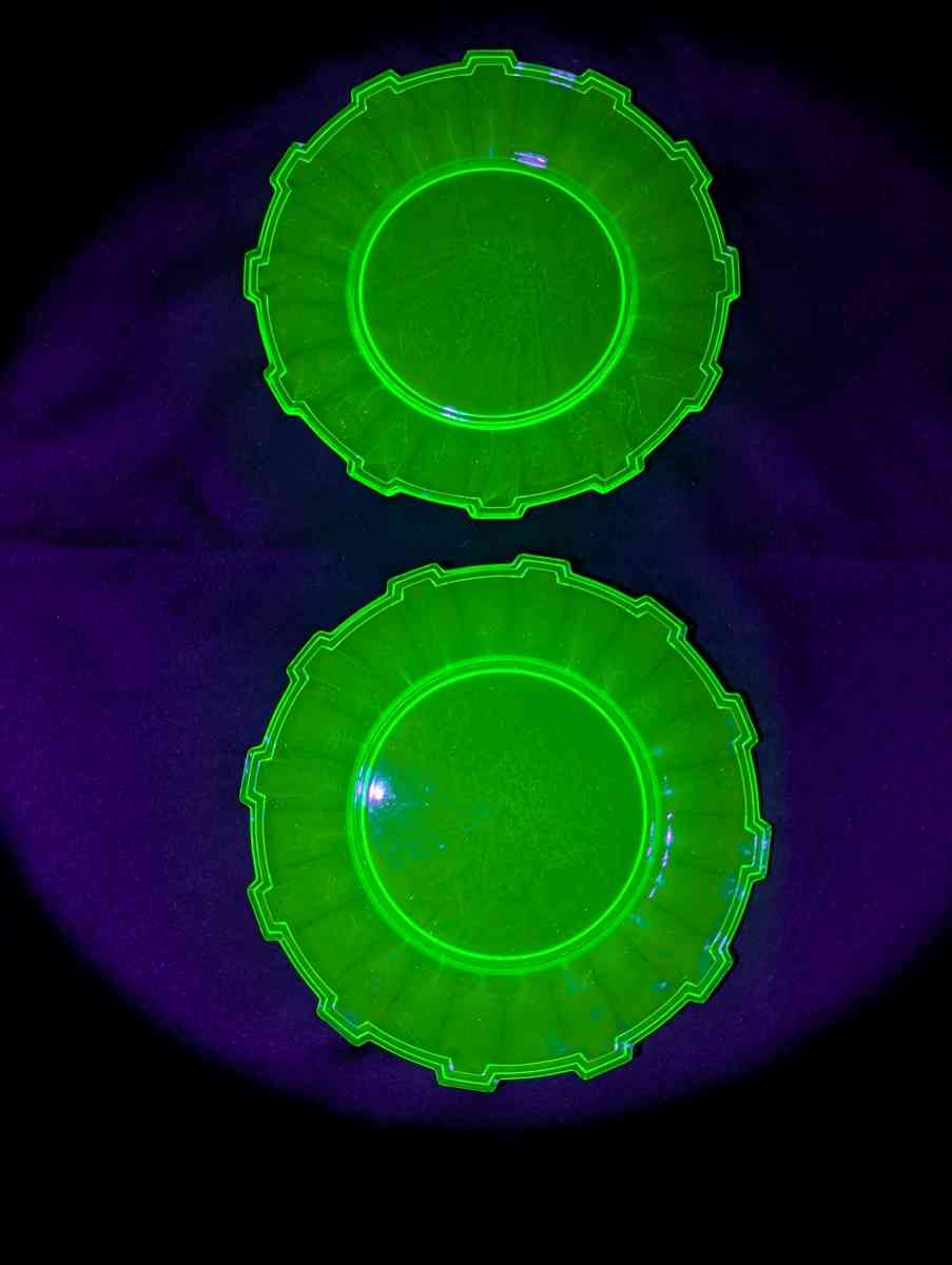 Rare Vintage Uranium glass Wagon Wheel set of plates - Ashtabula, Ohio - FleaMarketBay
