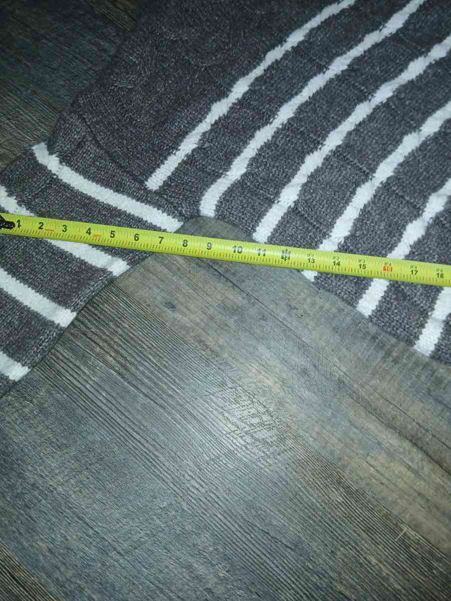 LC Lauren Conrad Size LG Cream and Dark Beige - Evansville, Indiana - FleaMarketBay