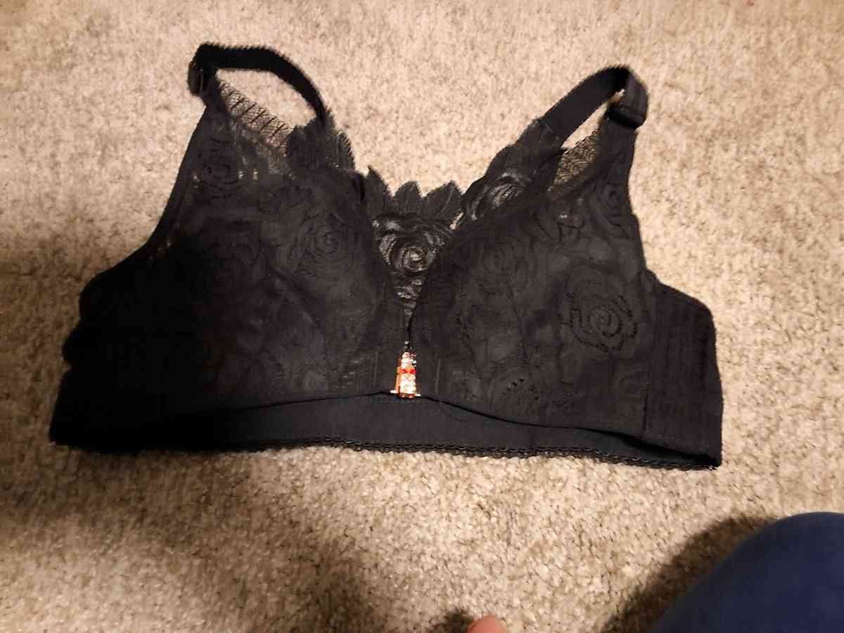 sports bras - Seattle, Washington - FleaMarketBay