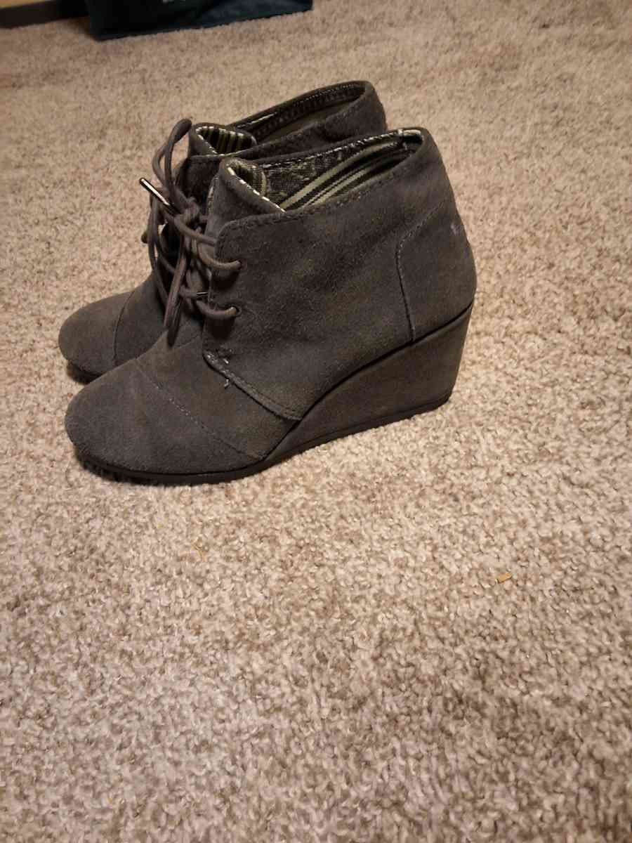 2pairs of womens shoes - Seattle, Washington - FleaMarketBay