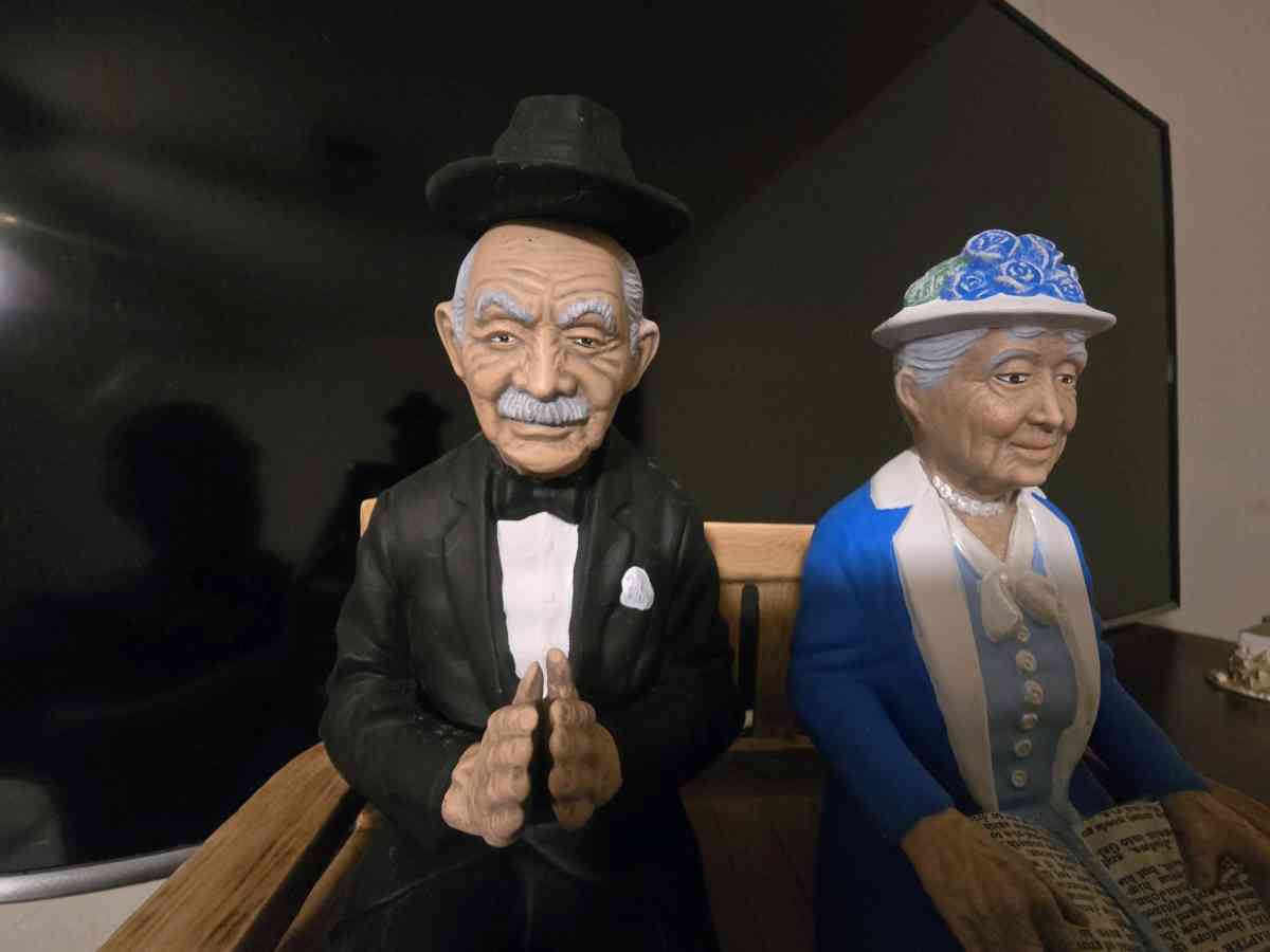 old couple figurine - Bryan, Texas - FleaMarketBay