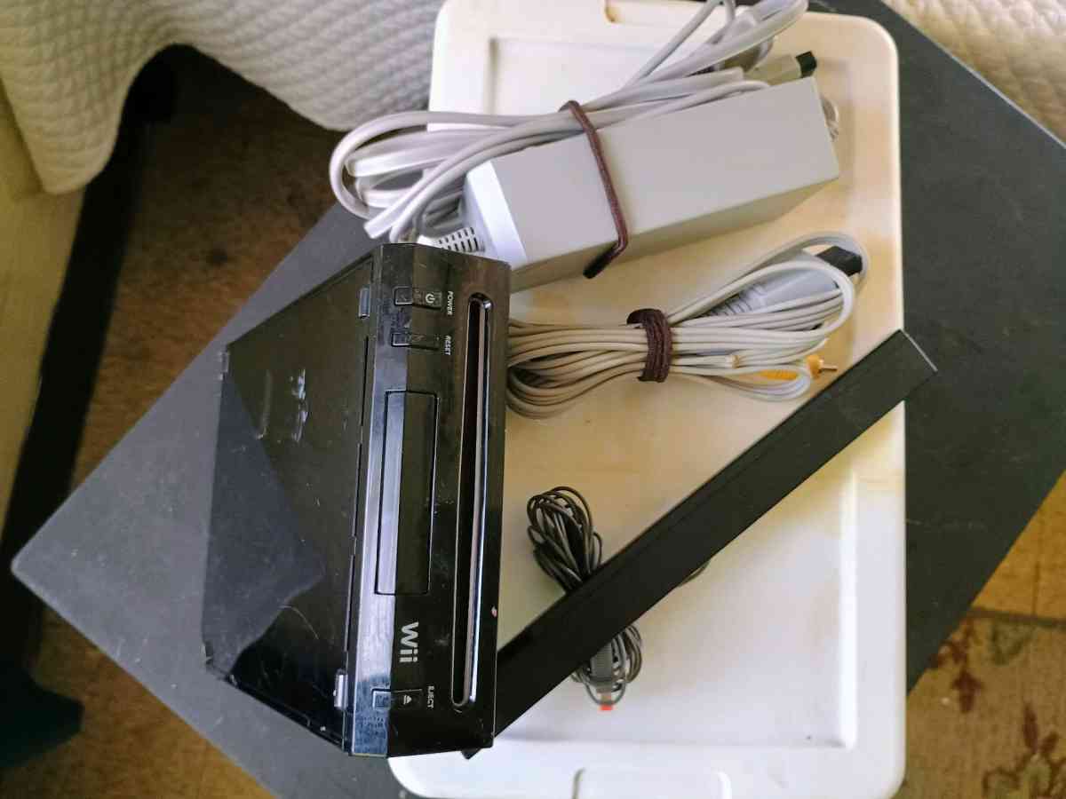 Nintendo WII w cords  and he sensor bar - Lakeland, Georgia
