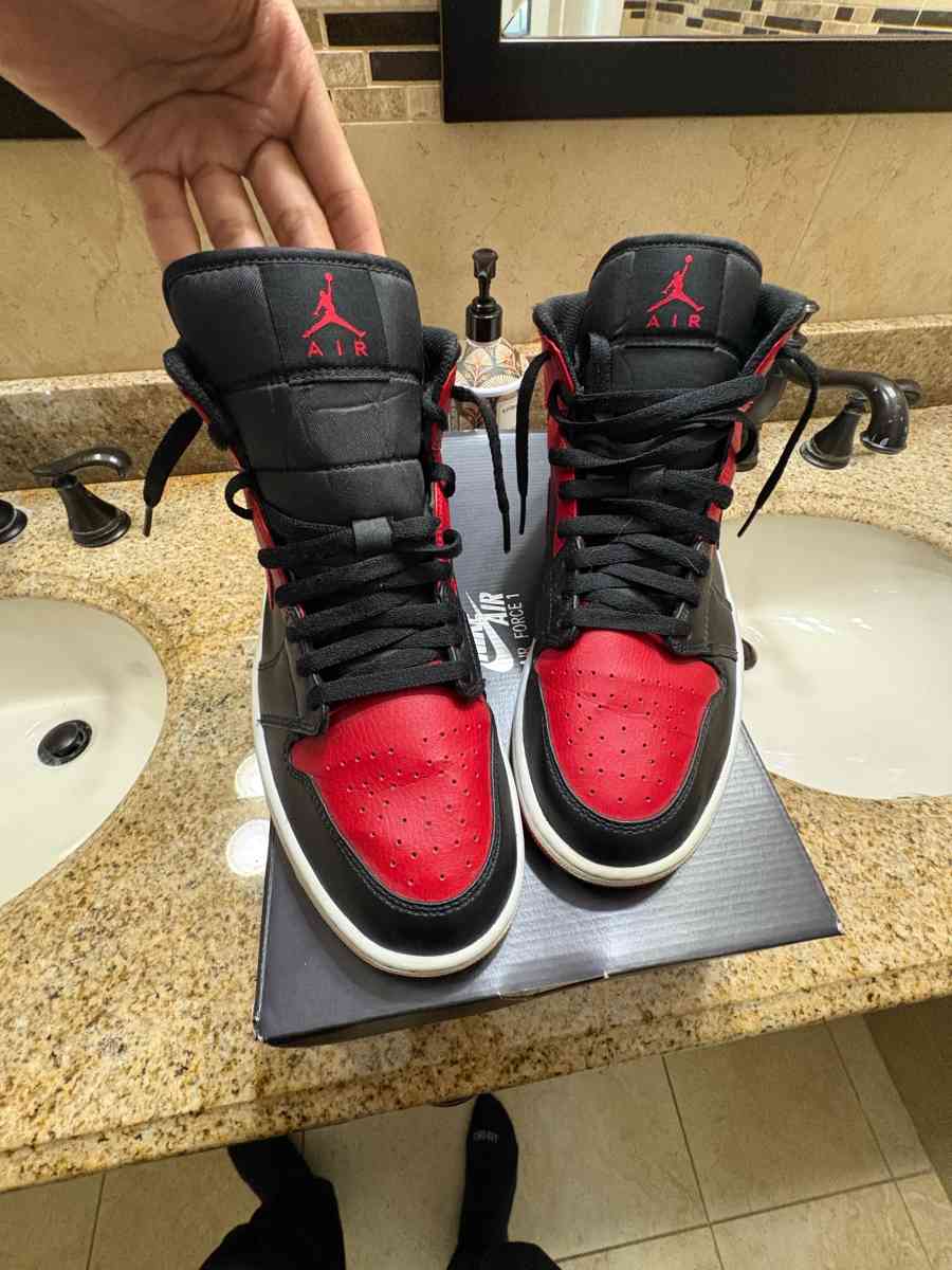Jordan 1s banned - Central Islip, New York - FleaMarketBay
