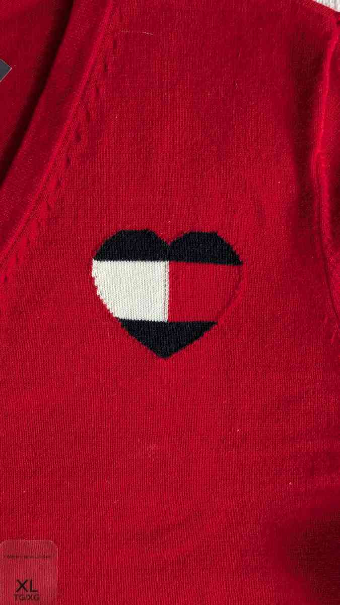 Tommy HilfigerHeart Ivy V Neck Sweater - Staten Island, New York - FleaMarketBay