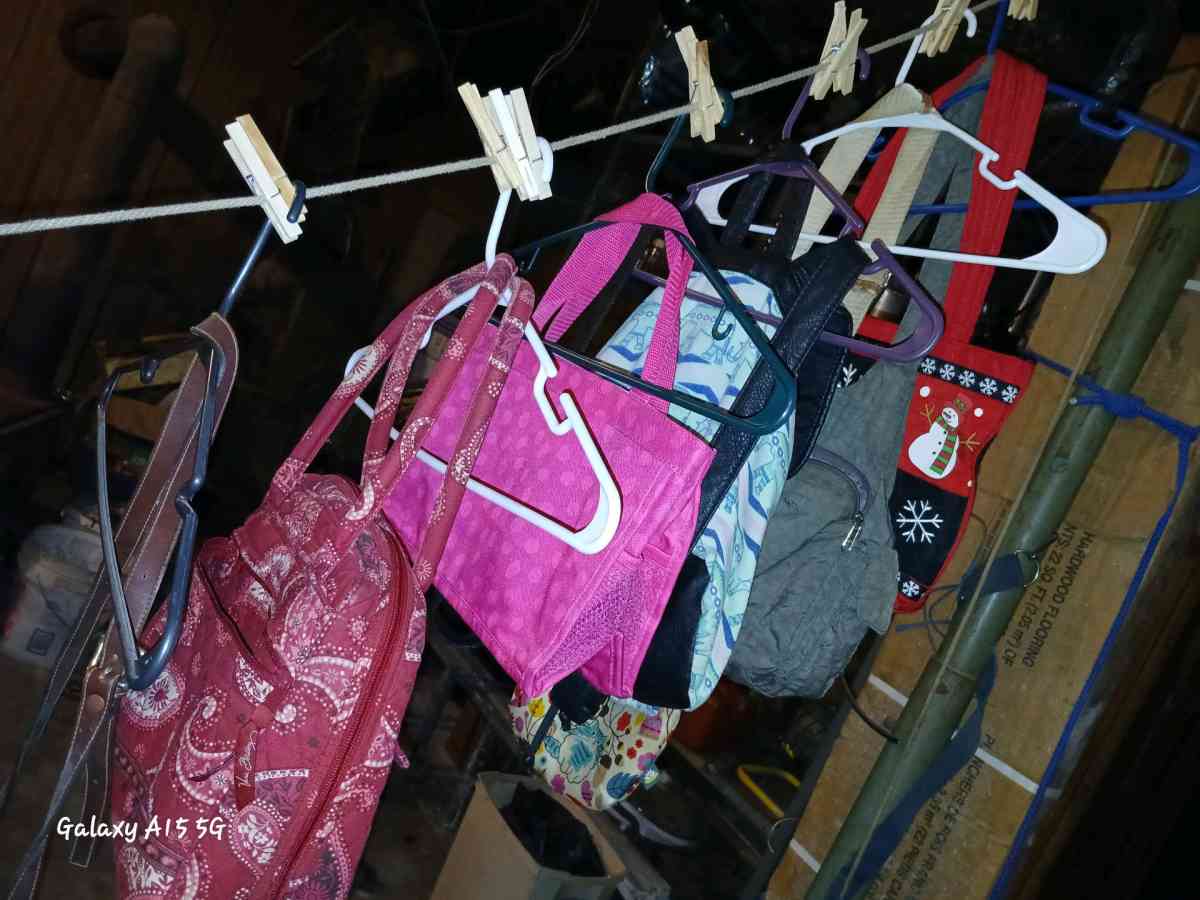 purses - Jonesville, Virginia