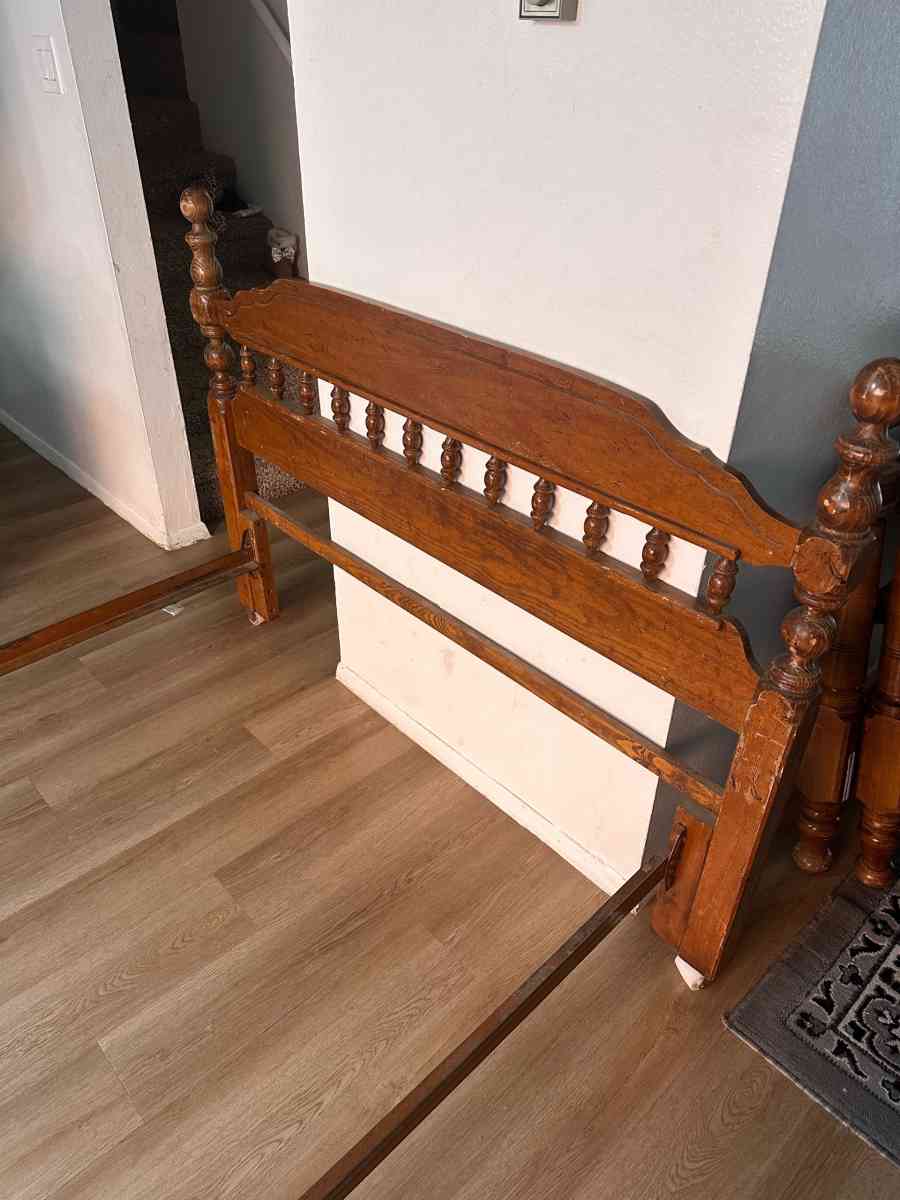 antique spindle full size bed frame - Albuquerque, New Mexico - FleaMarketBay
