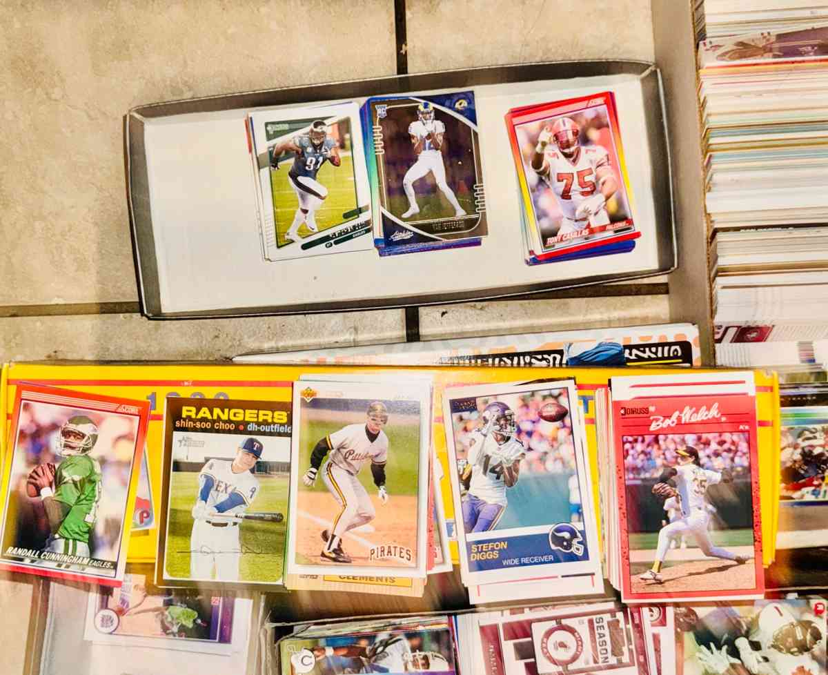 sports cards lot - Escondido, California - FleaMarketBay