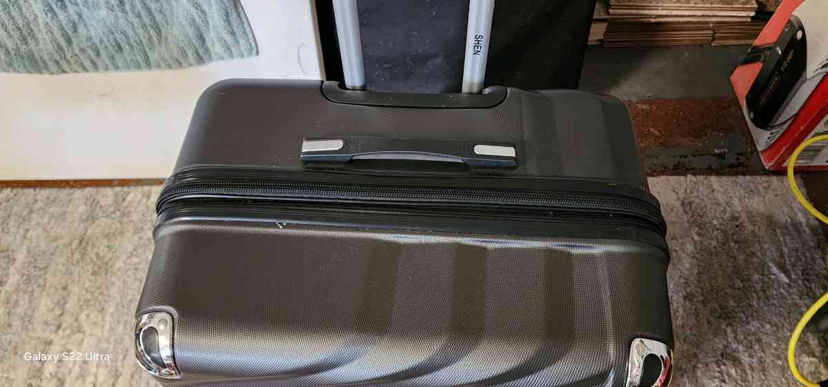 traveling suitcase - Port Richey, Florida - FleaMarketBay