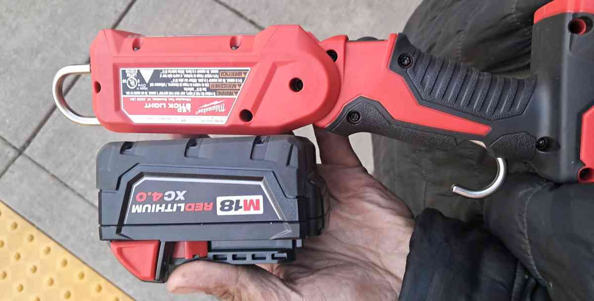 Milwaukee LED stick light and mat read the xc40