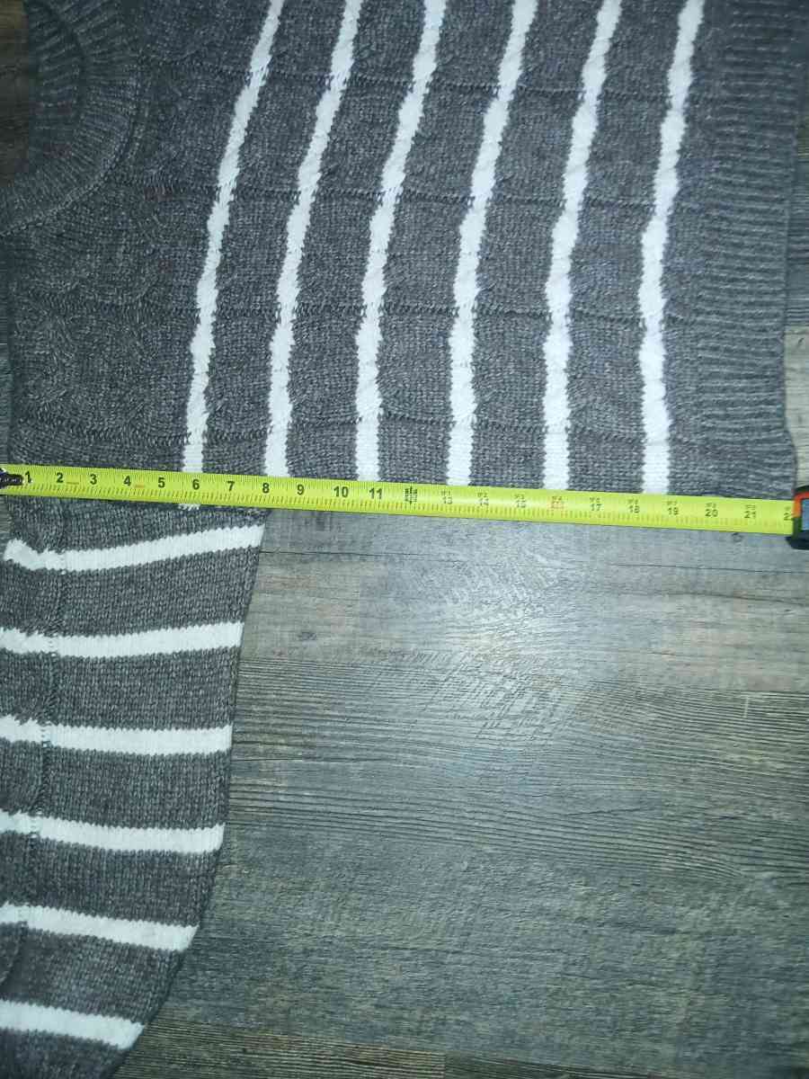 LC Lauren Conrad Size LG Cream and Dark Beige - Evansville, Indiana - FleaMarketBay