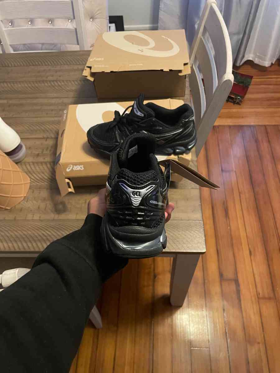 ASICS Kayano 14 in black and grey size 8 - Ashaway, Rhode Island - FleaMarketBay