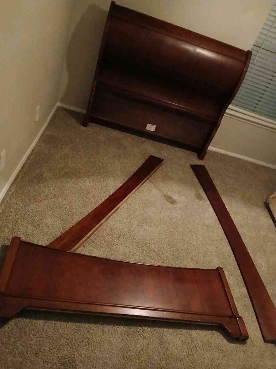 headboard Slats and Footboard - Fort Worth, Texas - FleaMarketBay