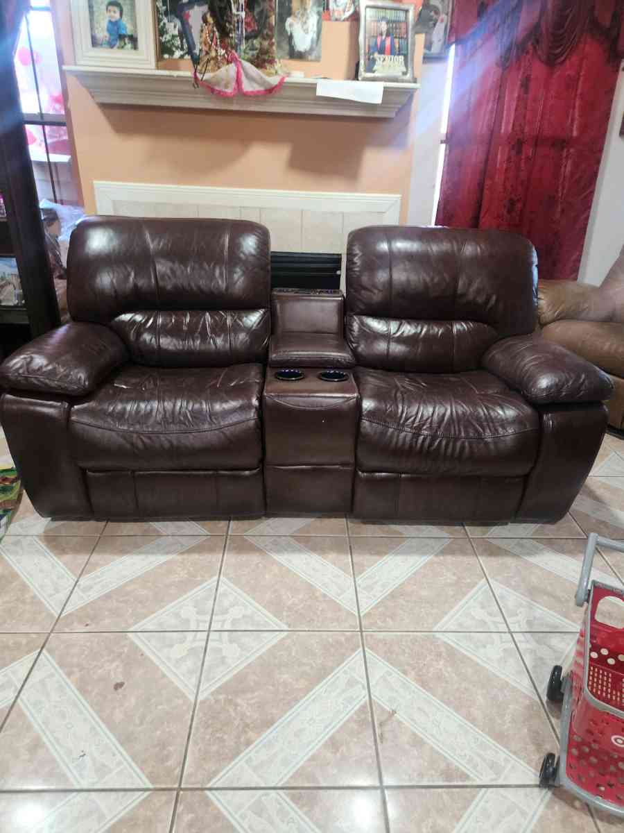 Brown leather electric recliner loveseat - Houston, Texas - FleaMarketBay