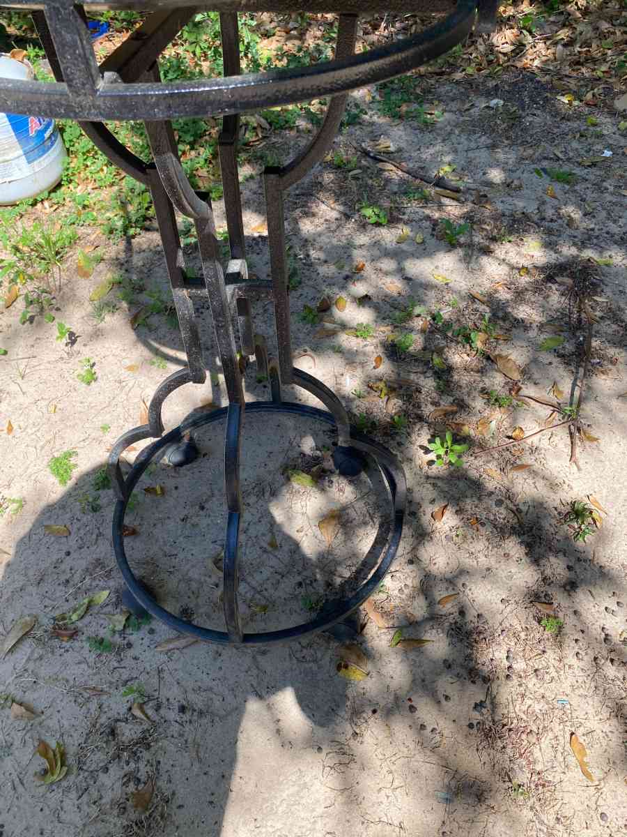 bird bath and bird feeder - Ocala, Florida