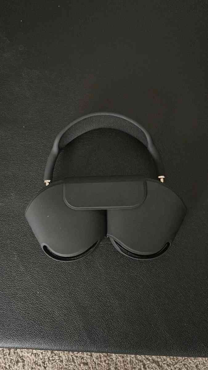 AlRPODS MAX NEGOTIABLE - Charlotte, North Carolina - FleaMarketBay