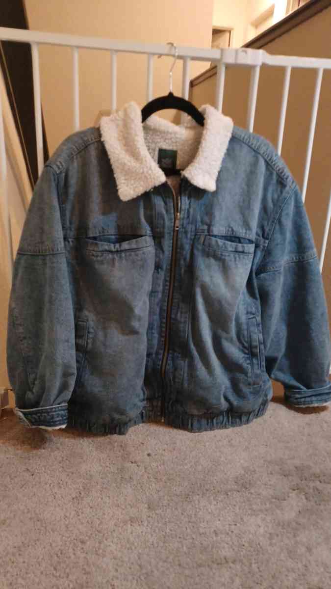 wild fable jean jacket with fur - Elk Grove, California - FleaMarketBay