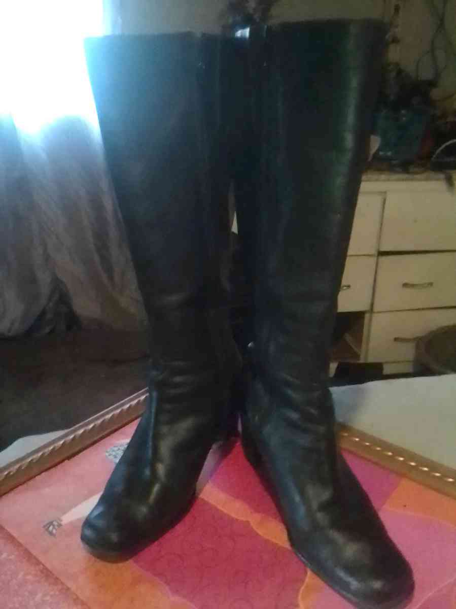 black knee high boots - Danville, Kentucky
