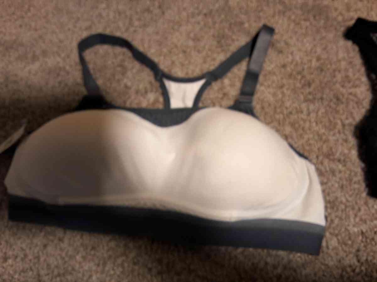 sports bras - Seattle, Washington - FleaMarketBay