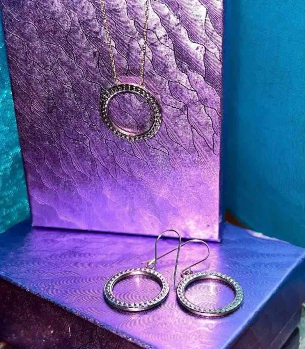 10K Gold Circle Pendant And  Earrings - Phelan, California - FleaMarketBay