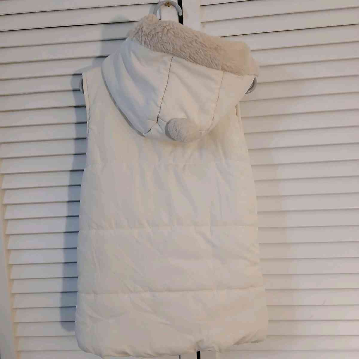 Nicole Miller Vest for Kids Size 6X - Indianapolis, Indiana - FleaMarketBay