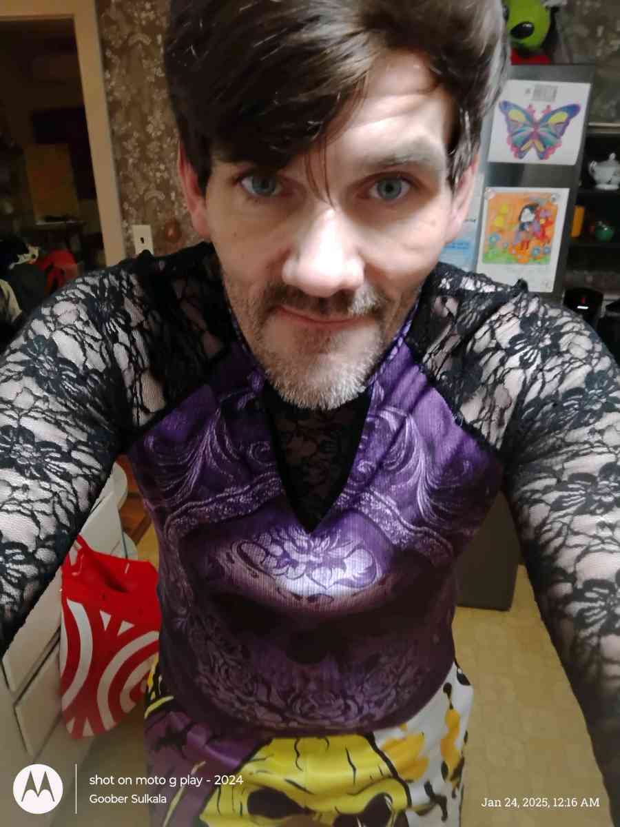 Purple long sleeve lace top - Barnstable, Massachusetts