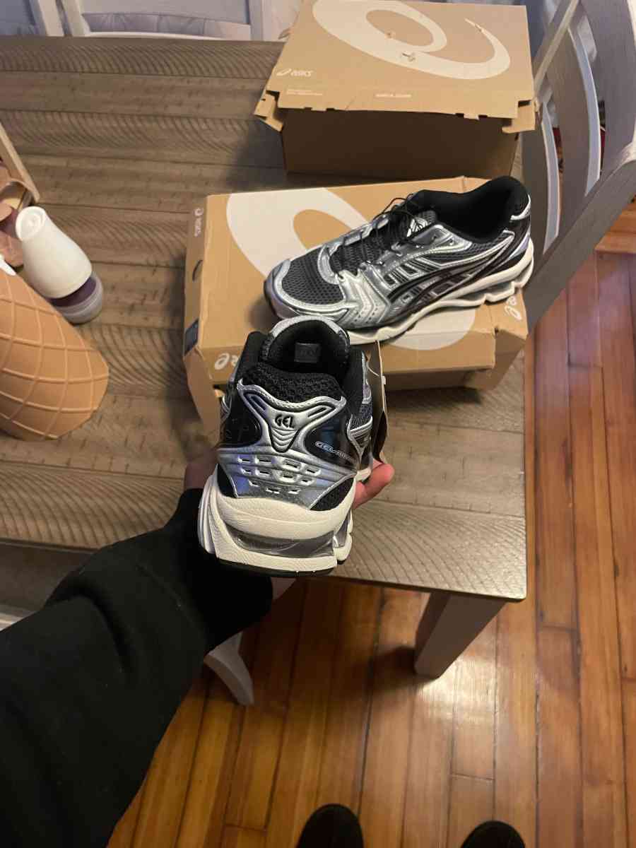 ASICS Kayano 14 in black and silver size 8 - Ashaway, Rhode Island - FleaMarketBay