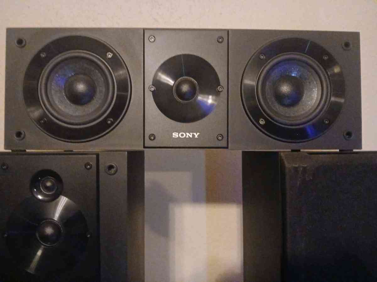 Sony Floor Speakers and a Center - Amarillo, Texas - FleaMarketBay