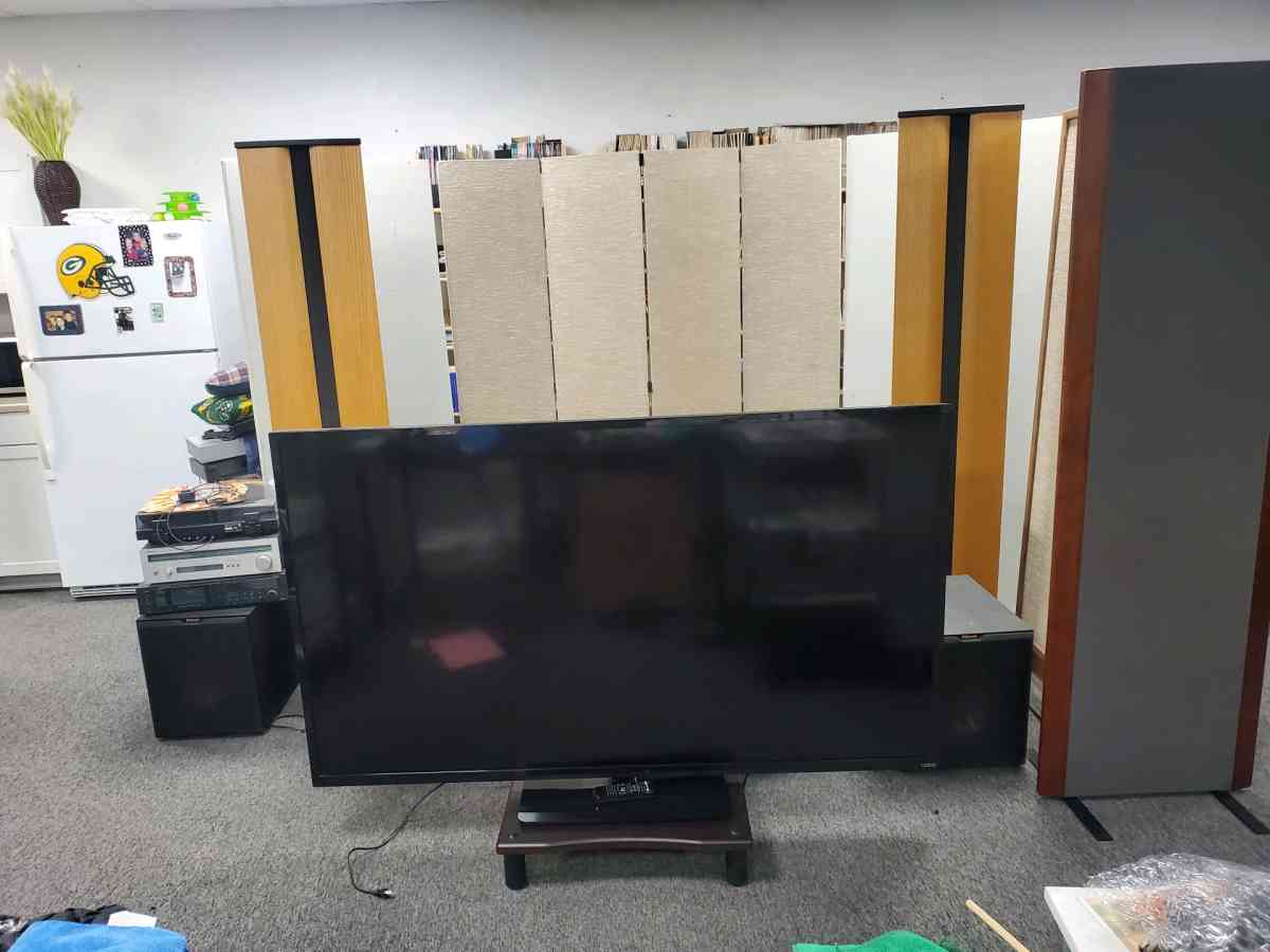 Vizio 70inch TV - Oak Grove, Missouri - FleaMarketBay
