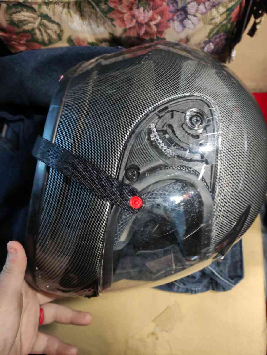 small motorcycle helmet with visor - Warren, Ohio - FleaMarketBay