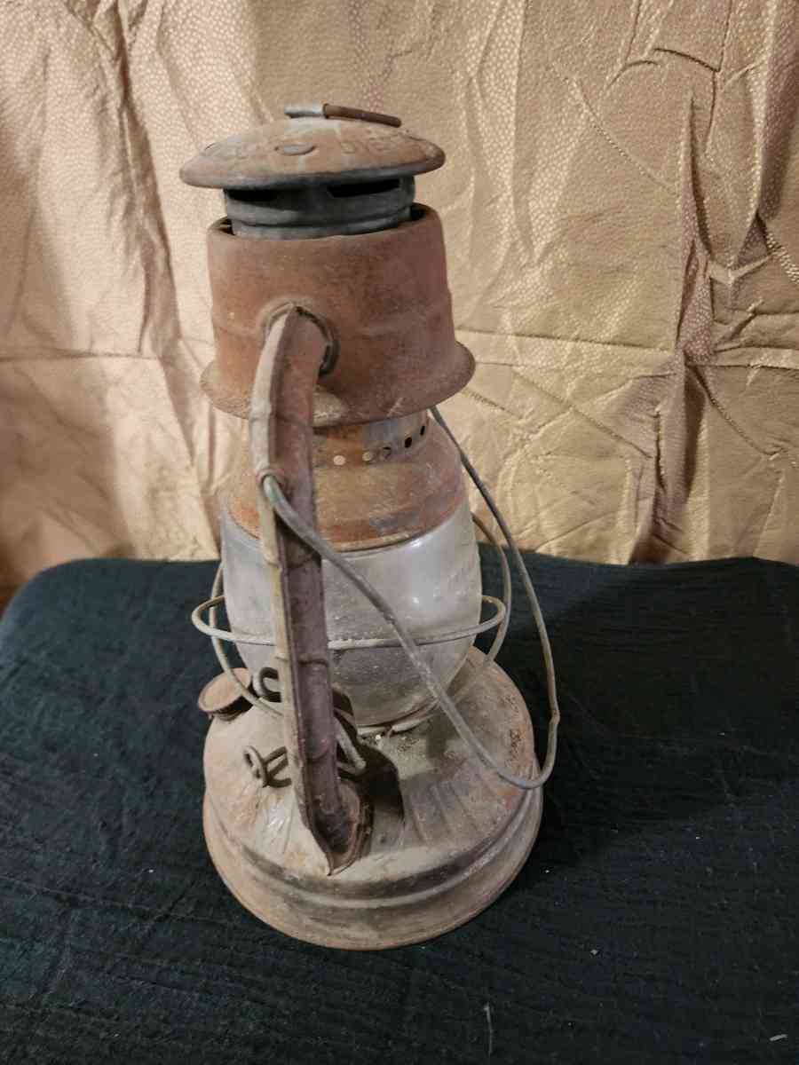 Deitz oil lamp - Knoxville, Tennessee - FleaMarketBay