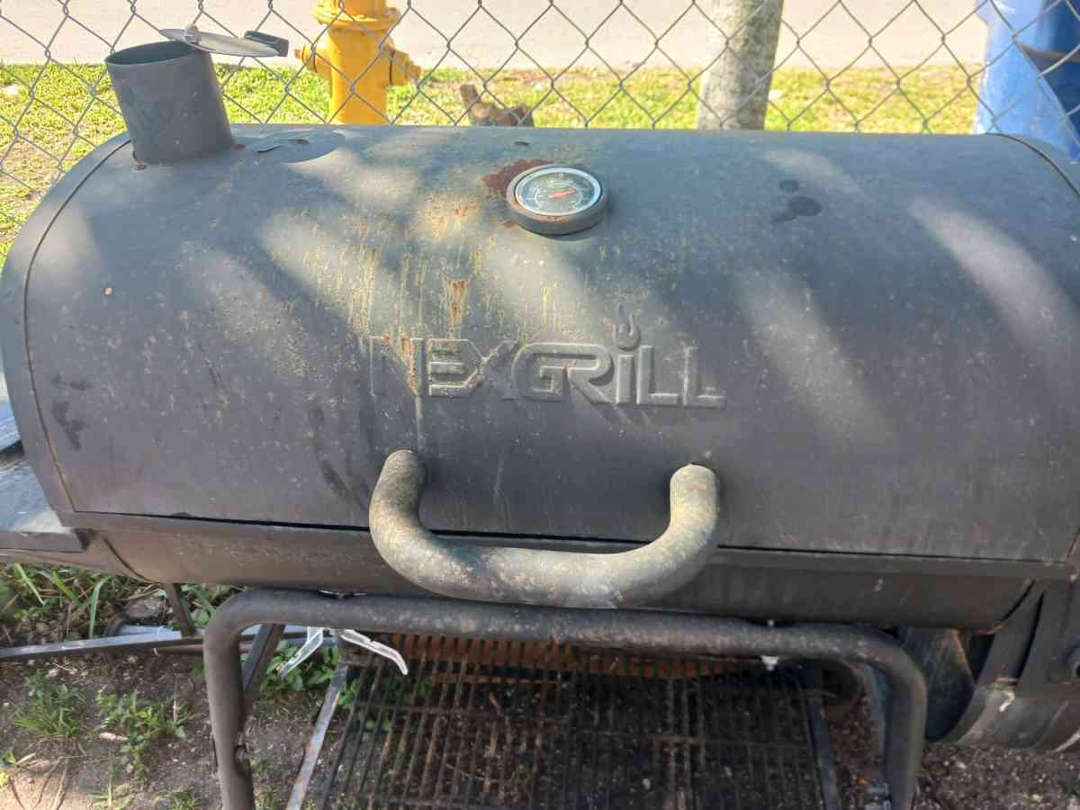Nexgrill 29inch Barrel Offset Charcoal Smoker and Grill - Dade City, Florida