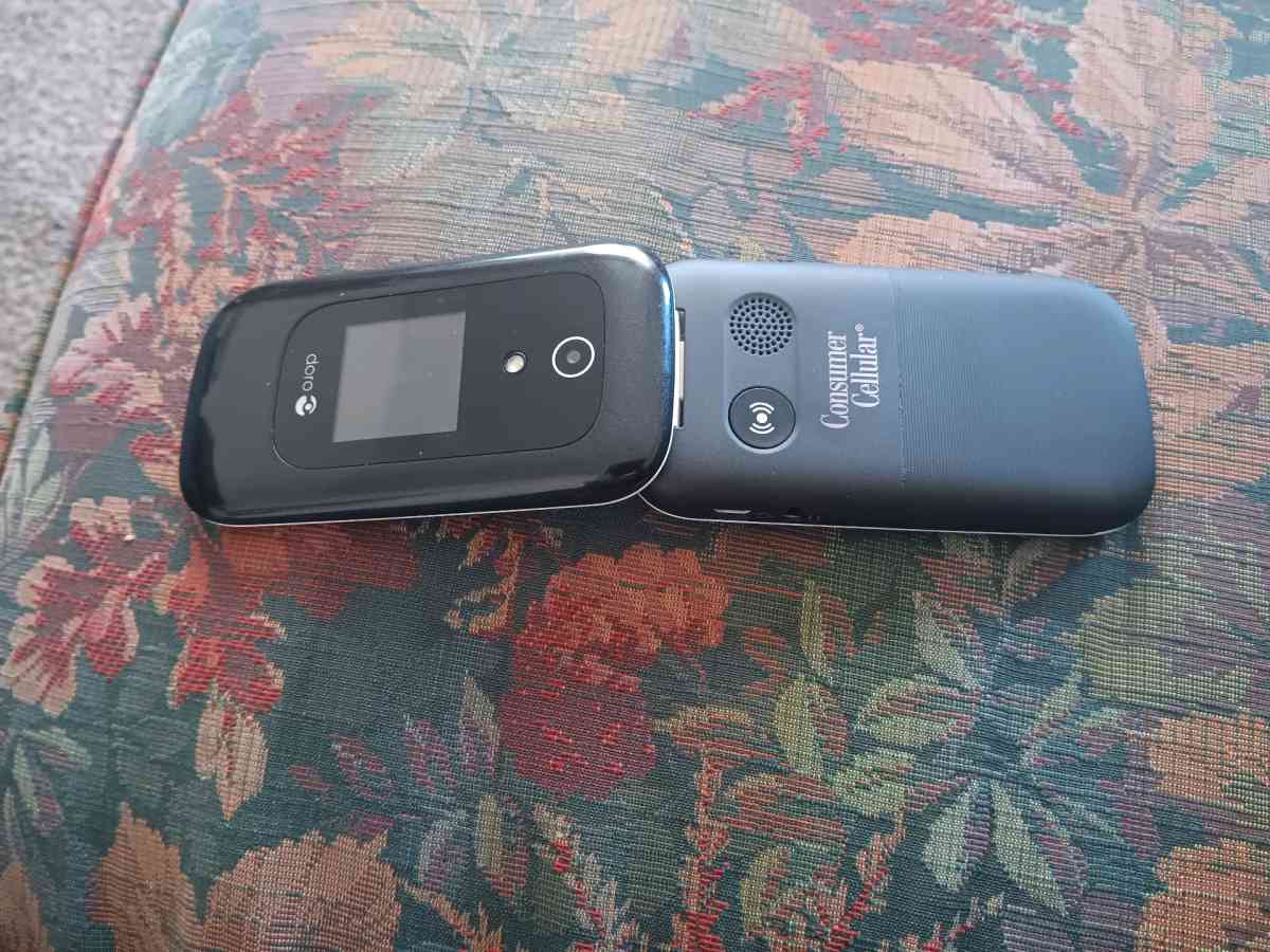 Consumer Cellular Doro Flip Phone - Clinton, Missouri - FleaMarketBay