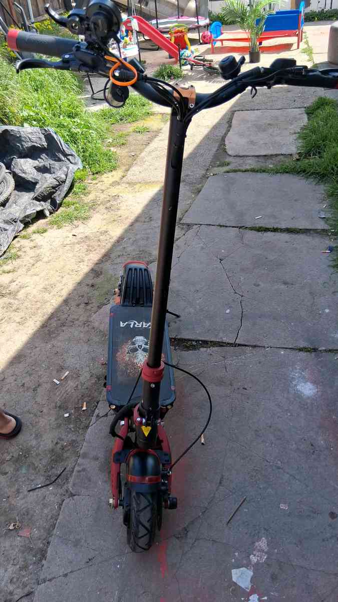 tengo scooter varla con cargador original - Hayward, California - FleaMarketBay